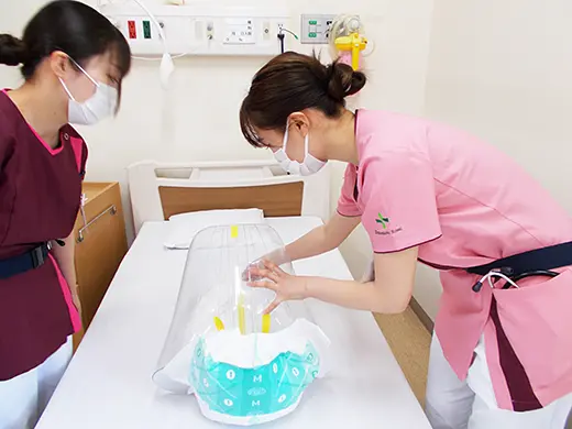 看護実践の様子1